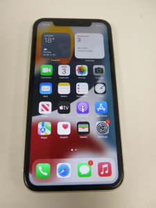 Apple iPhone 11, 64GB In White. NOTE: crack to screen