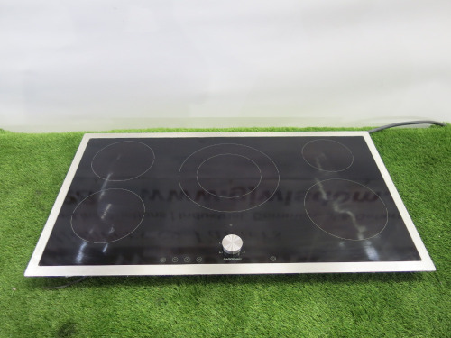 Gaggenau 5 Ring Induction Hob, Type, C.I.F A28/893550, Model C1491110. Size W90 x D52cm