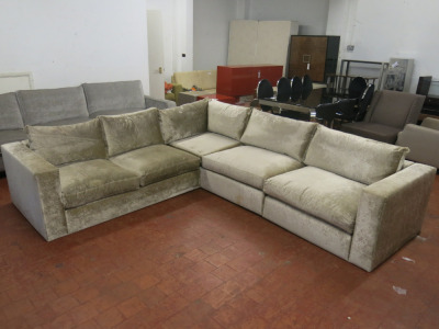 Mollio Crushed Velvet Large Quality Corner Sofa with 5 x Base Cushions & 6 x Back Cushions with Crate of 12 x Feet (No Bolts). Size H62 x 295 x 265cm. NOTE: condition as viewed.