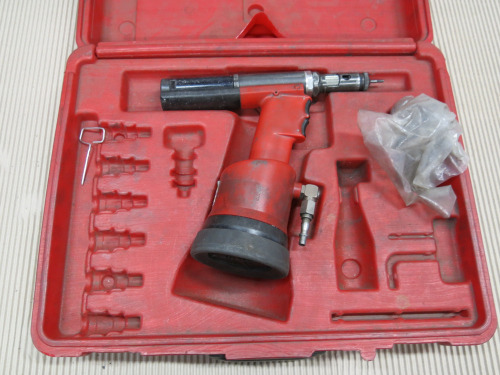 FAR Air Rivet Gun with Carry Case.