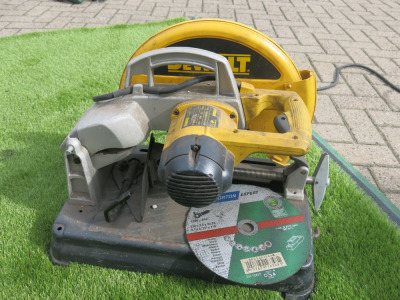 DeWalt Circular Saw, Model DW871L. Comes with 1 x Cutting Blade.