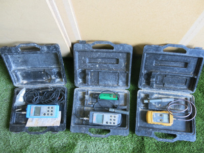 2 x Water Meter Testers & 1 x Tempetature Meter. Comes with Carry Cases.