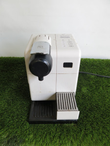 Delonghi Nespresso Coffee Machine, Type EN550.