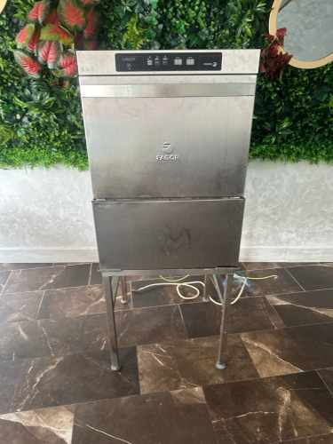 Fagor Concept Glass Washer, Model CO-502 B DD UK, S/N 8100761252, DOM 09/16. Comes with Stainless Steel Table. Size H83 x W60 x D60cm.