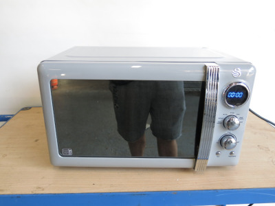 Boxed/New Panasonic 1000w Microwave, Model MN-SD25HB.