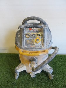 DeWalt Wet & Dry Vacuum Cleaner, Model DWV902M, 110v. Comes with Hose.