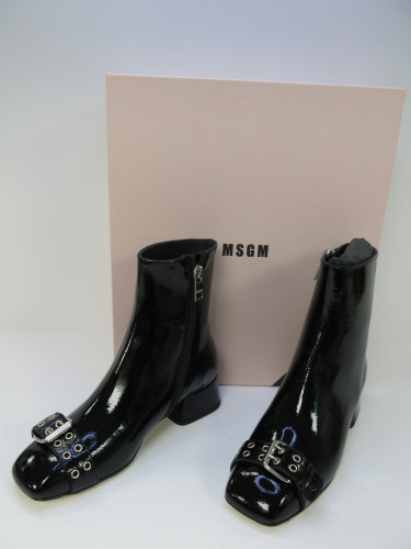 Pair of MSGM Boxed/New Women's Buckled Ankle Boots in White with Dustcover, Size 41, RRP £535.00.