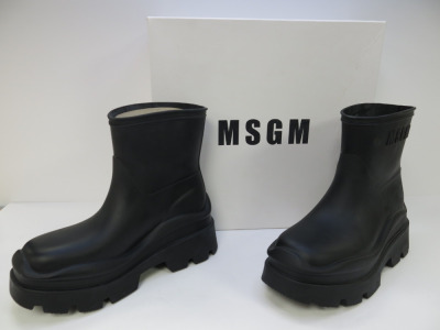 Pair of MSGM Boxed/New Scarpa Uomo/Men's Ankle Wellie Boot in Black, Size 41, RRP £285.00.