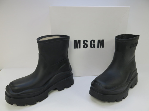 Pair of MSGM Boxed/New Scarpa Uomo/Men's Ankle Wellie Boot in Black, Size 41, RRP £285.00.