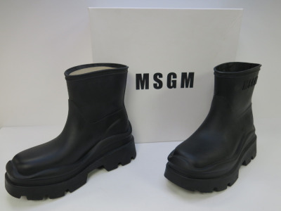 Pair of MSGM Boxed/New Scarpa Uomo/Men's Ankle Wellie Boot in Black, Size 43, RRP £285.00.