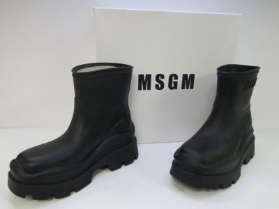 Pair of MSGM Boxed/New Scarpa Uomo/Men's Ankle Wellie Boot in Black, Size 44, RRP £285.00.