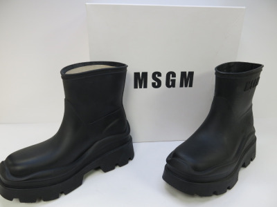 Pair of MSGM Boxed/New Scarpa Uomo/Men's Ankle Wellie Boot in Black, Size 45, RRP £285.00.