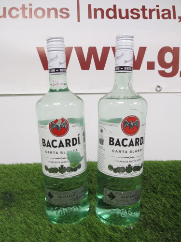 2 x Bottles of Barcadi Carta Blanca White Rum, 1L.