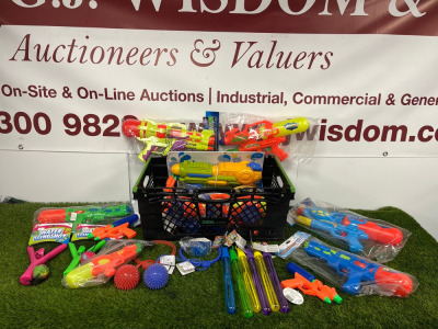 37 x Assorted Children's Toys & Household Products to Include: 16 x Water Guns, 7 Bubble Wands, 8 x Others, 3 x Folding Umbrellas, & 3 x 6 in 1 Screwdriver Sets.