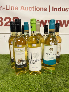 12 x Bottles of Assorted White Wine to Include: Sauvignon Blanc, Pinot Grigio, Straw Hat, Jacobs Creek, 75cl.