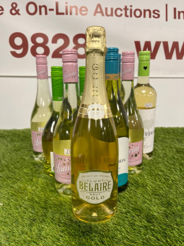 10 x Bottles of Assorted White Wine to Include: J P Chenet, Belaire, Jacobs Creek, 75cl.