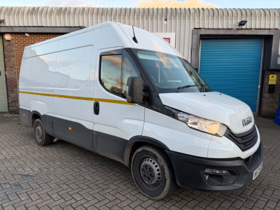 NV73 OCF: Iveco Daily 35S14B, LWB White Panel Van. Diesel, Manual, 2287cc, Mileage 16,644, First MOT Due 21st February 2027. Comes with 1 Key & V5. NOTE: crack to windscreen, dent to bonnet & damage to rear light (As Viewed).