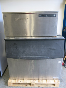 Hoshizaki Ice Maker, Model IM-240DWNE, S/N G01079 with Hoshizaki Ice Storage Bin, Model B-801SA, S/N FO4554L, Size H152 x W122 x D82cm.