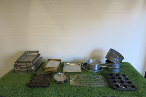 32 x Assorted Sized Metal Trays, Racks, Cake Tins & 3 x Pans.