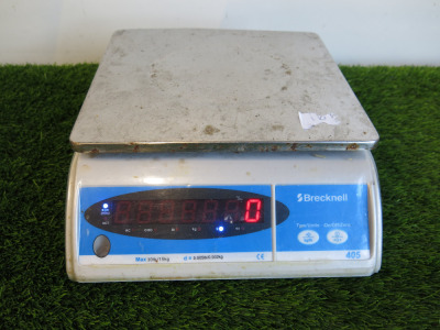 Becknell 405 Bench Scales, Capacity 15kg.