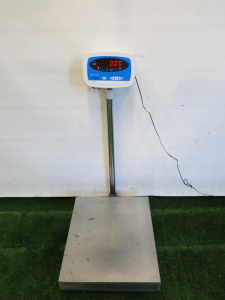 Becknell S100 Platform Scales, Capacity 150kg with Power Supply.