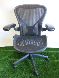 Herman Miller Aeron Ergonomic Adjustable Mesh Office Chair in Graphite Grey, Size B.