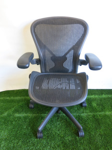 Herman Miller Aeron Ergonomic Adjustable Mesh Office Chair in Graphite Grey, Size B.