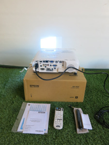 Epson LCD Projector, Model H998B, S/N X8BR3101147, User Manual & Remote. Comes with Norwii N27 Wireless Presenter.