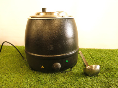 Buffalo Stainless Steel Soup Kettle. Comes with Stainless Steel Ladle.