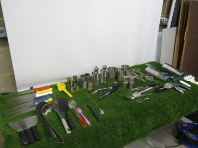 Quantity of Utensils, to Include: 8 x Stainless Steel Cocktail Shakers, 3 x Pizza Cutters, 8 x Knifes, 5 x Coffee Jugs, 9 x Measuring Jugs, 4 x Bottle Openers, 3 x Soup Spoons & 1 x Potato Peeler.