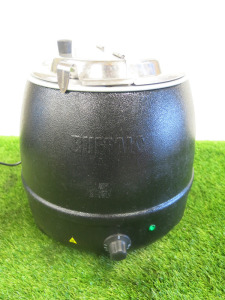 Buffalo Stainless Steel Soup Kettle. Comes with Stainless Steel Ladle.