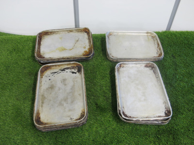 19 x Aluminium Cooking Trays, Size 32 x 22cm.