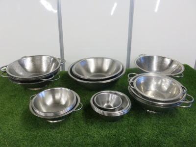 26 x Assorted Sized Stainless Steel Mixing Bowls & Colander's to Include: 16 x Bowls & 10 x Colander's.