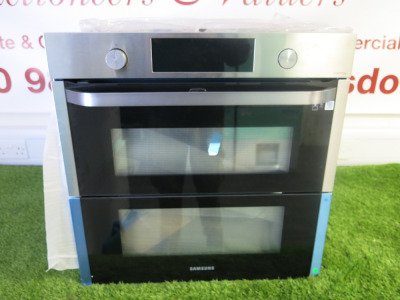 New Samsung Dual Cook Built In Convection Oven, Model NV75A6649RS.