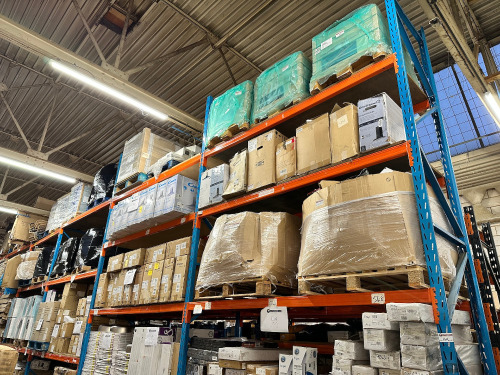 10 x Bays of Orange & Blue Boltless Pallet Racking to Include: 12 x 90cm Deep Uprights (Heights 6 x 4m & 6 x 5m), 86 x Crossbeams (Width 280cm), 13 x Supports & 38 x Wooden Shelves.