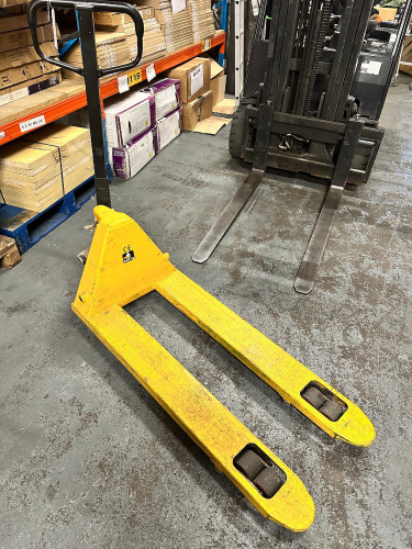 2500kg Pallet Truck in Yellow.