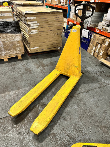 1000kg Electric Powered Pallet Truck in Yellow. NOTE: requires repair, oil leaking.