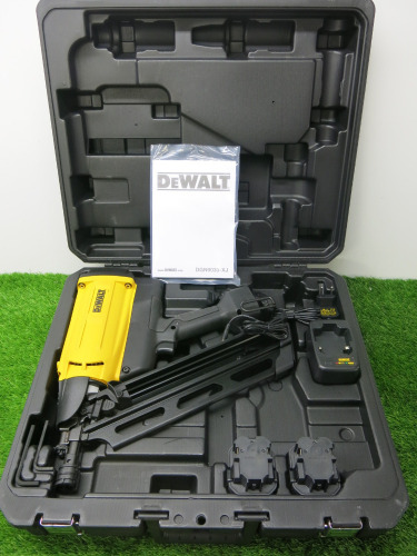 Reconditioned DeWalt Cordless Nail Framing Gun, Model DGN9033-XJ. Comes with Carry Case, 2 x DeWalt 1.6Ah Rechargeable Batteries & Charger.