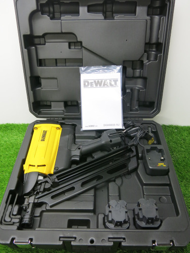 Reconditioned DeWalt Cordless Nail Framing Gun, Model DGN9033-XJ. Comes with Carry Case, 2 x DeWalt 1.6Ah Rechargeable Batteries & Charger.