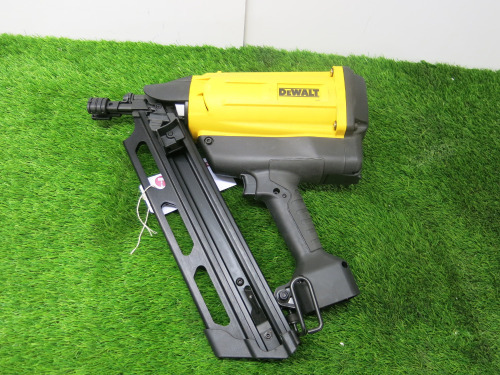 DeWalt Cordless Nail Framing Gun, Model DGN9033-XJ.NOTE: requires 1.6Ah Rechargeable Batteries.