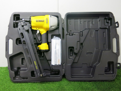 Reconditioned DeWalt 17 Degree Pneumatic Plastic Collated Framing Nailer, Model DPN9017PL. Comes with Carry Case.