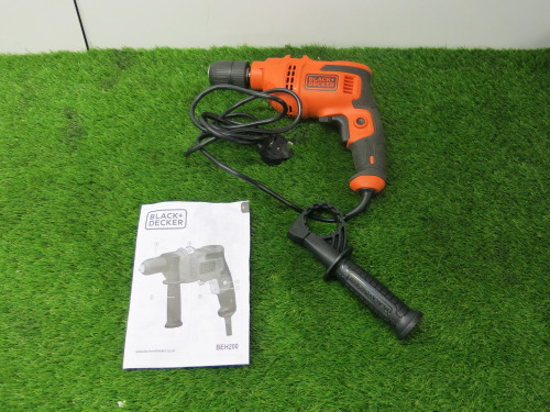 Black & Decker 500w Corded Hammer Drill, Model BEH200.NOTE: locking button jammed for spares or repair.