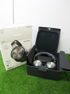 Audio Technica Digital Wireless Over Ear Headphones, Model DSR9BT.