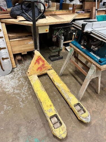 2500kg Pallet Truck in Yellow.