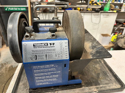 Tormek T-7 Water Cooled Sharpening System, with SE-76 Square Edge Jig.