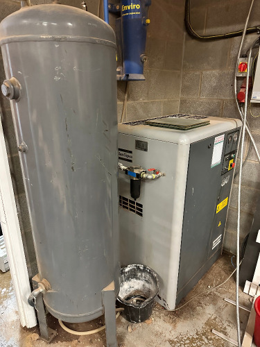 Atlas Copco GA7 Rotary Air Compressor 14,729 hours, S/N AII 127021, Year 2000, with 250 litre Welded Air Receiver Tank, S/N 55303.