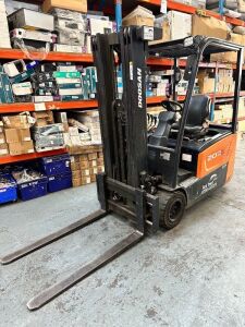 Doosan B20T-7, 2000kg, 3 Wheel Cushion/Pneumatic Electric Forklift with Triple Mast & Side Shift, Capacity . Running Hours 895, DOM 2017.