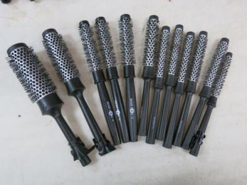 12 x HEAD Round Brushes in Various Sizes. (As Viewed/Pictured)