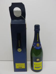 Boxed Heidsieck Monopole Champagne, Blue Top, 75cl.