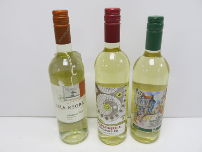 6 x Assorted Sauvignon Blanc White Wine to Include:2 x Isla Negra Seashore, 2 x The Weather Dial 2023 & 2 x Coop Chilean 2023, 75cl.